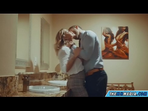 ❤️ Ilehoria busti batek komun publiko batean seduzitzen zaituenean Sexua pornoan eu.sexvideogif.ru ❌️❤